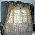 Классические шторы в кабинет с фигурным ламбрекеном, декорированным вышивкой