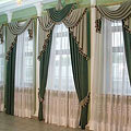 Классические шторы с асимметричными ламбрекенами