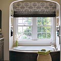 Римские шторы для ванной комнаты